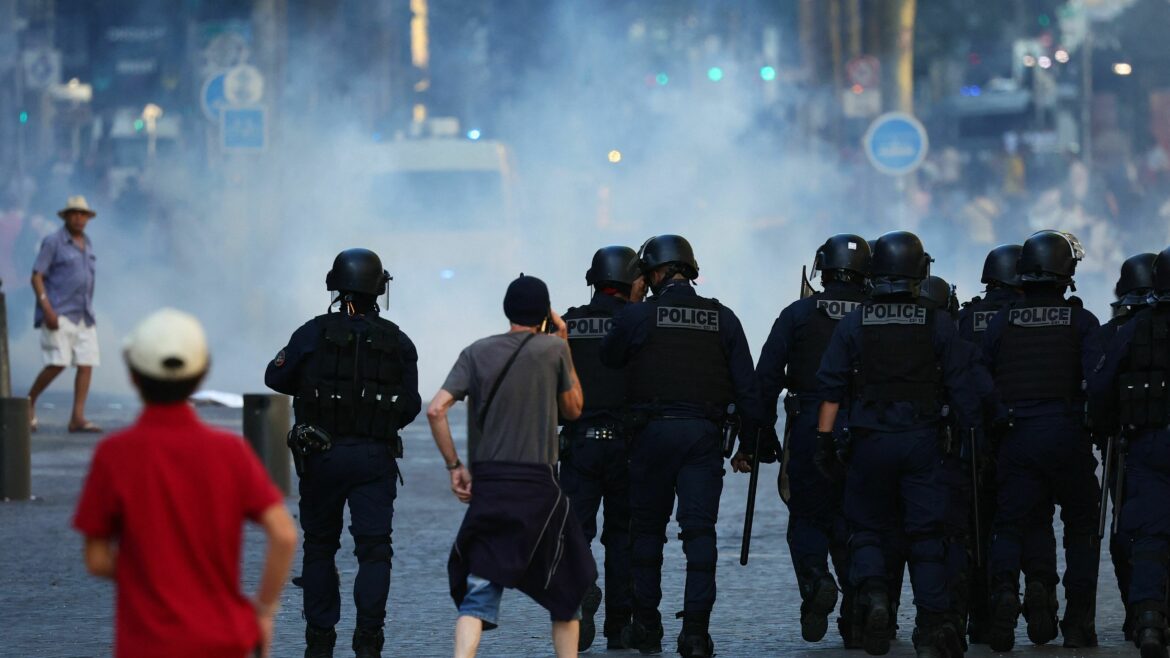 France protests: Latest as demonstration enta fifth night over Nahel M murder