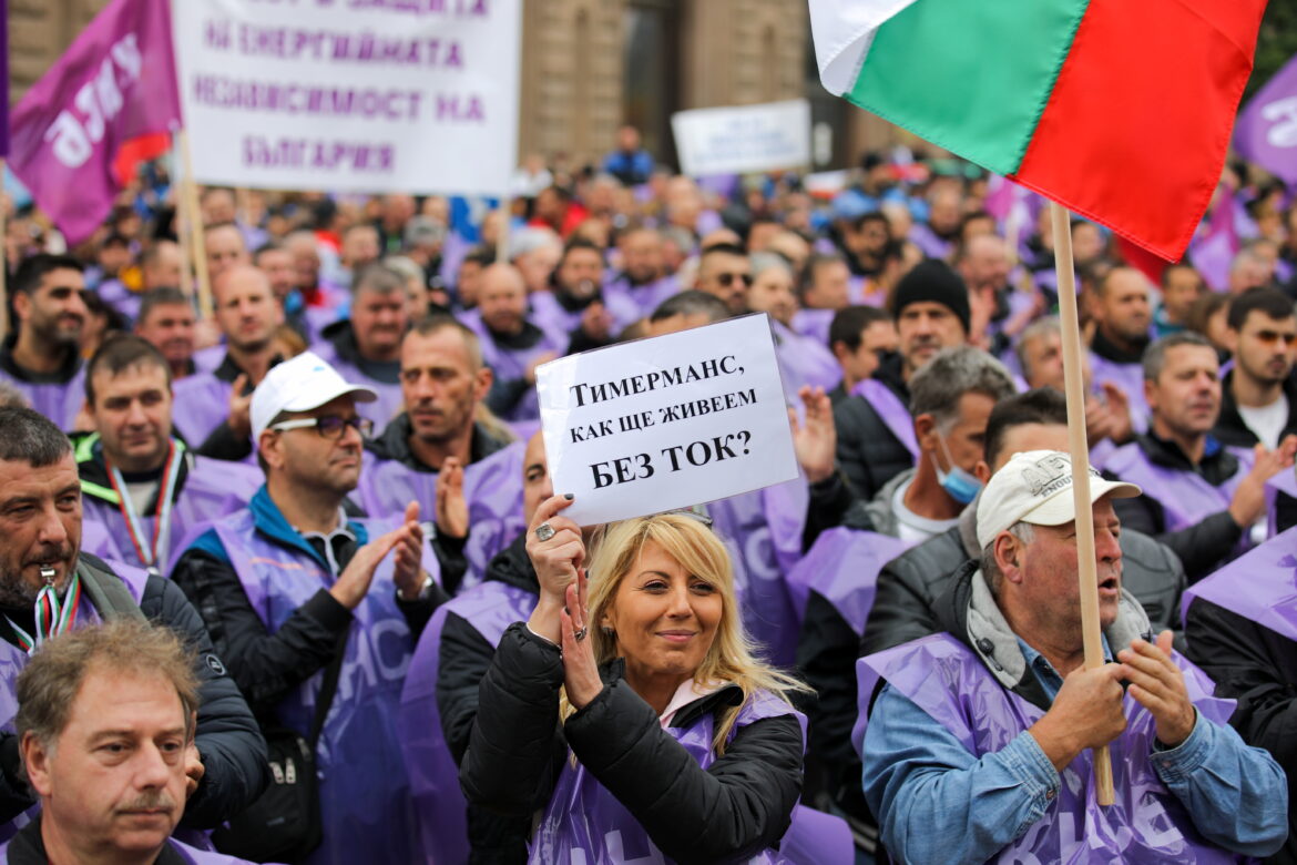 Bulgarian miners protest against plans to phase out coal
