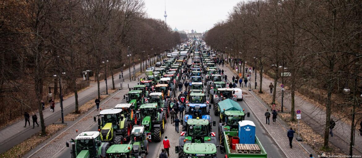 Germany: Farmers blockade Berlin in tractor protest