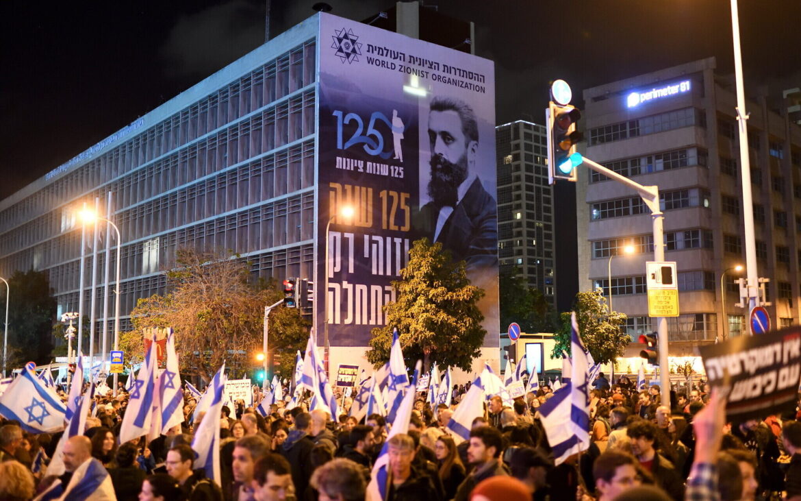 Israelis Call for New Elections Amid Anti-Government Protests